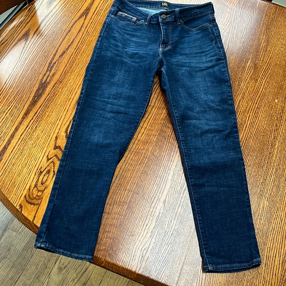 Lee Modern Series women’s Sz 10 straight leg jeans. Just enough stretch